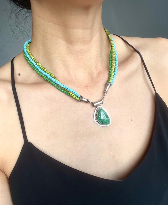 Collier Ancien En Argent Massif 925 Avec Turquoises Vertes Et Bleues - Bijou Vintage