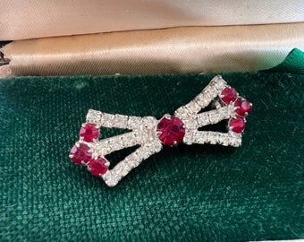 Broche Ancienne Art Déco Plaqué Or - Strass Rouge En Forme De Nœud - Occasion