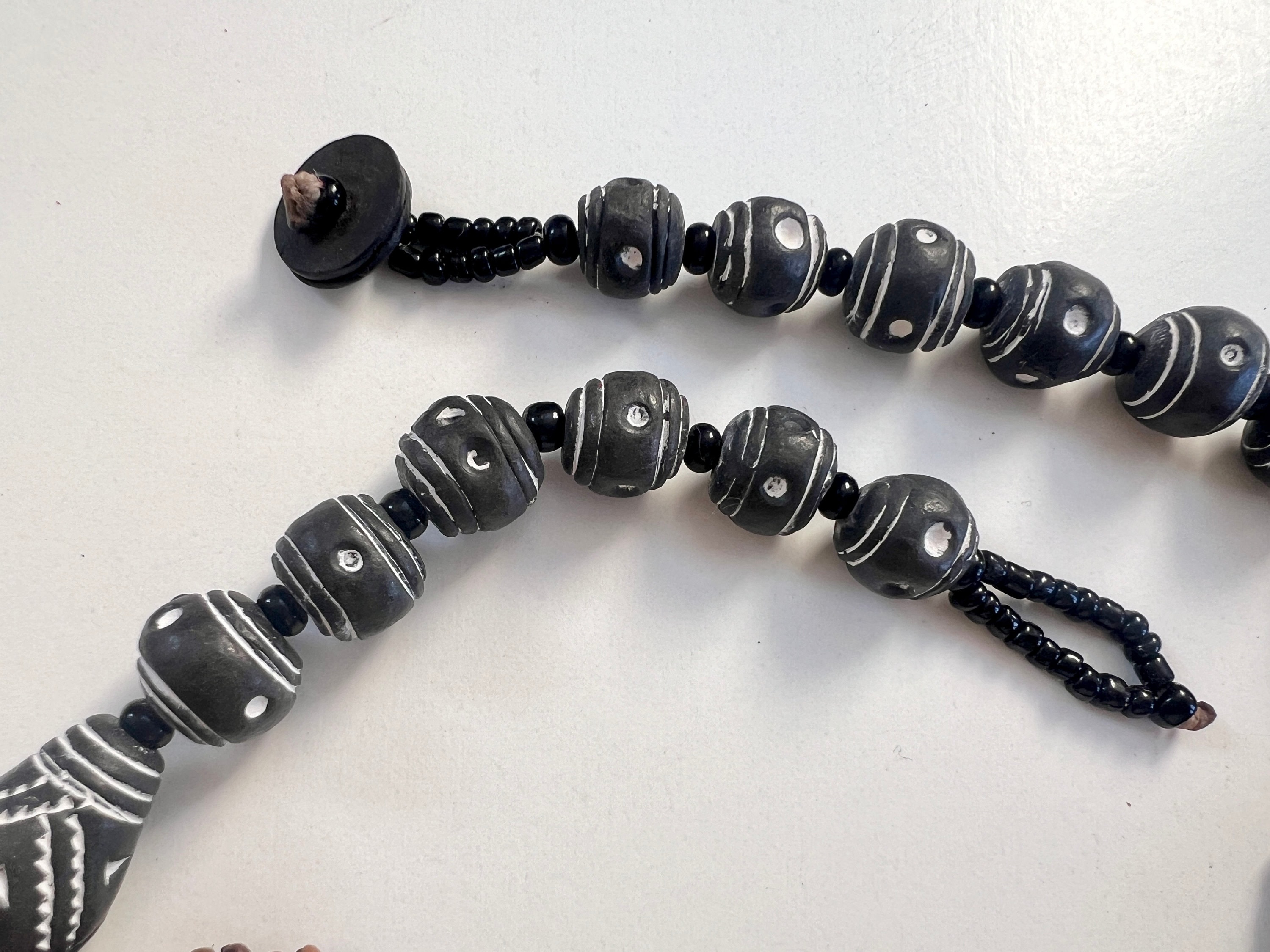 ヴィンテージアフリカンクレイビーズネックレス：ハンドメイド