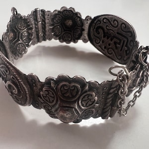 Pulsera ancha vintage marroquí bereber de plata con bisagras para mujer con letra árabe de los años 40