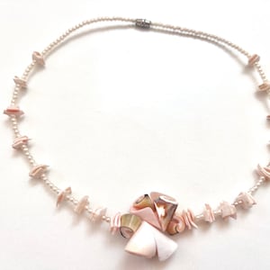 Vintage Pink natural Conch Shell and pearls necklace Handmade mermaid  Gift for her 1960s Boho jewellery