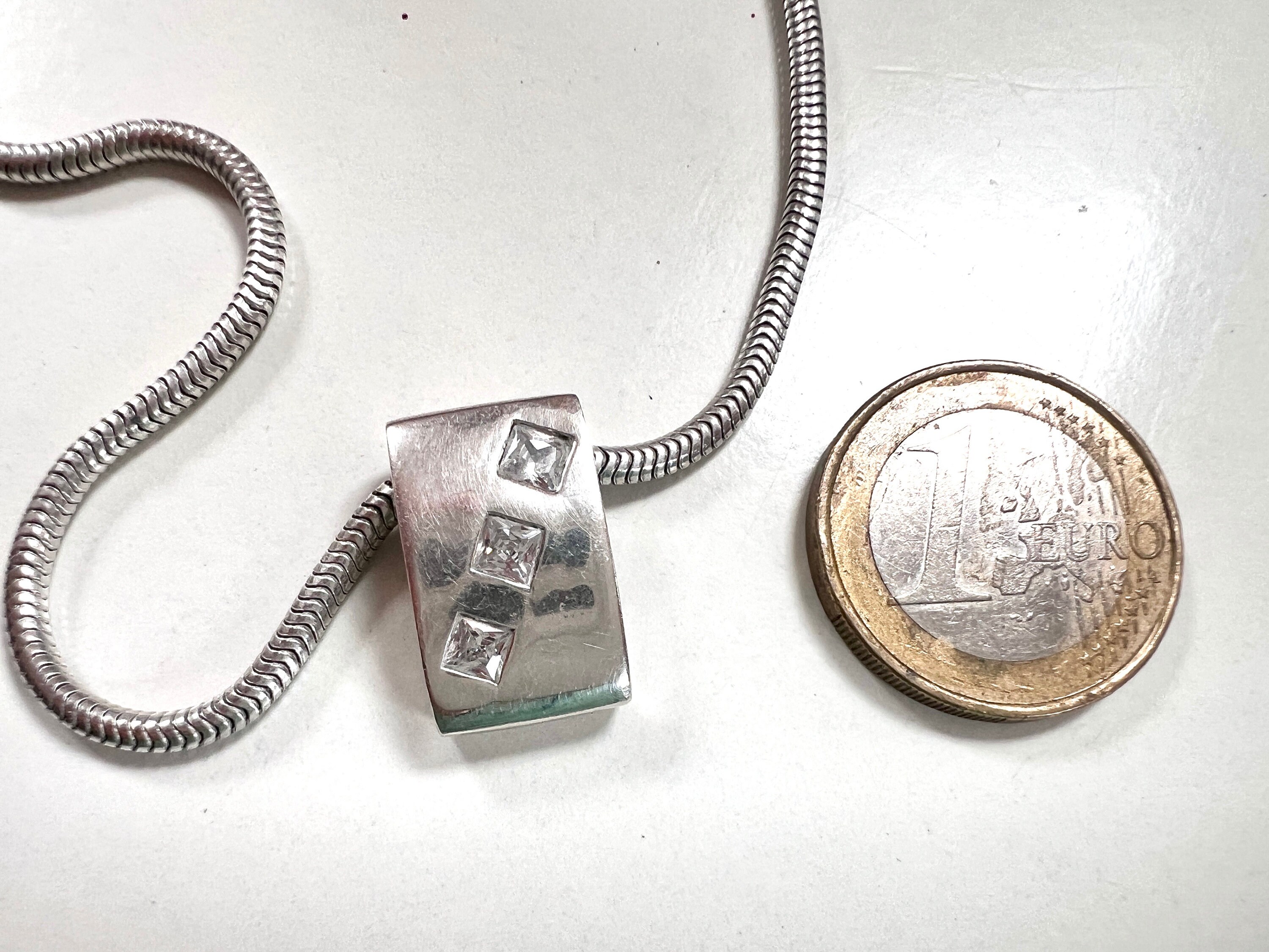 Vintage 925 Sterling Silver Pendant Necklace With Sparkling
