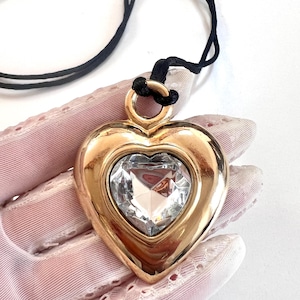 Collar vintage con colgante de corazón de amor de oro y cristales grandes de Desmazieres, Francia. Marcado.