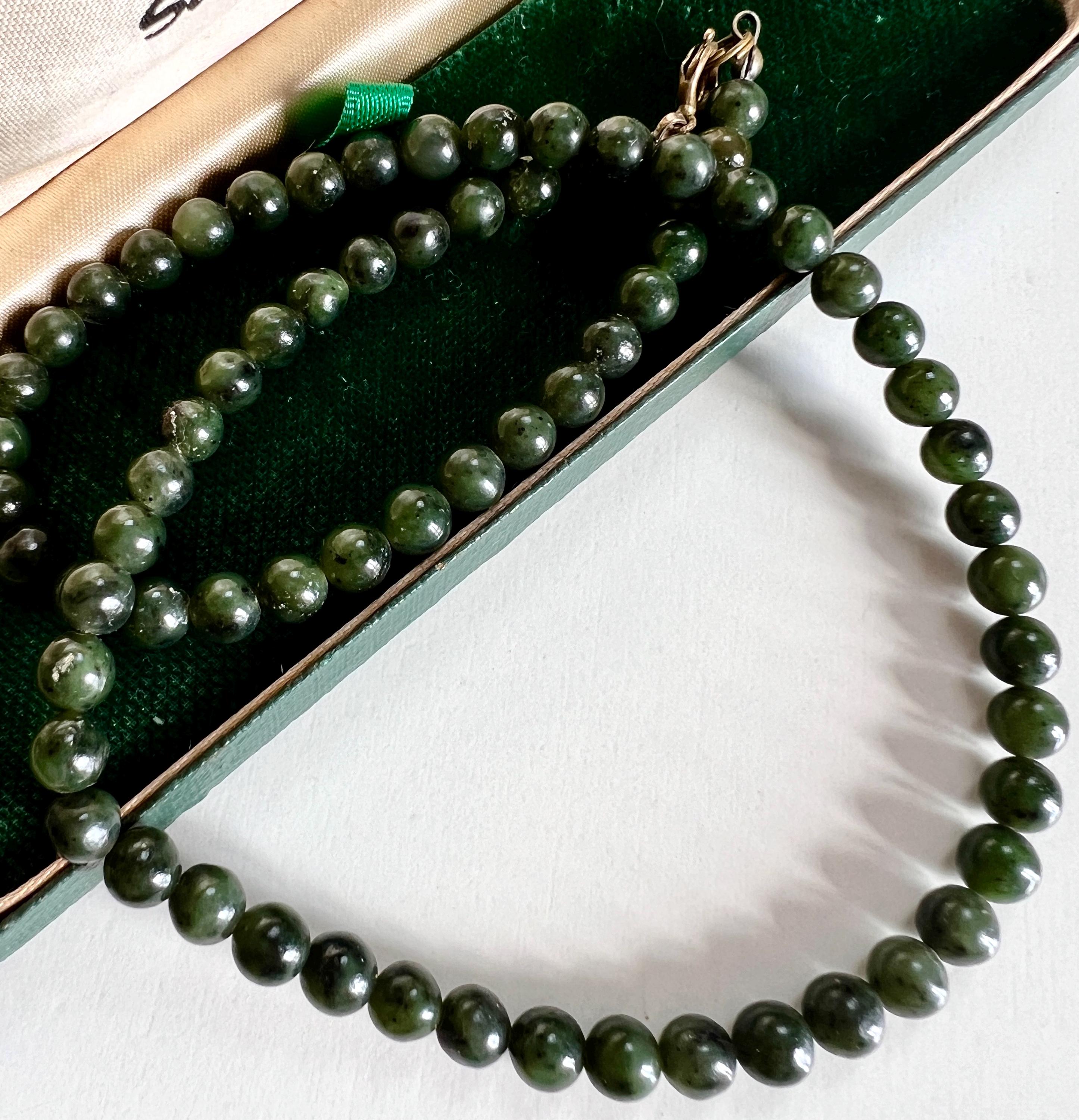 Collana Con Disegno Di Madreperla, Spinello E Zirconi Naturali