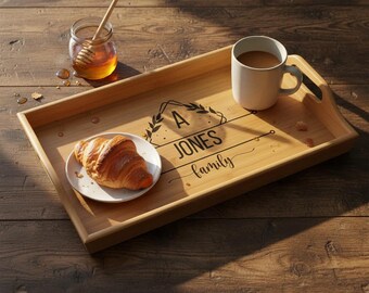 Personalisierte Bambus Serviertablett - Individuell eingraviertes Familiennamen Geschenk | Einweihungsfeier | Hochzeit | Weihnachtsgeschenk | Frühstück im Bett Tablett