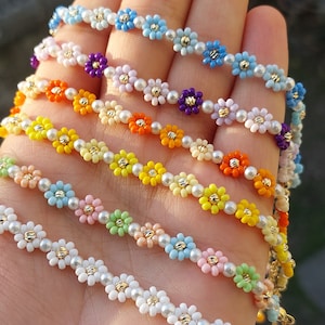Handgemachtes Daisy Armband: Perlenarmband mit bunten Perlen,
