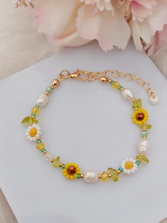 Handmade Daisy Bracelet, Seed Beads Bracelet, Pearls, Gold Plated