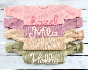 Personalisierter Babypullover mit Namen, gehäkelter Babypullover, personalisierter gestickter Pullover, kleine Schwester Pullover, Geschenk für meine Enkelin