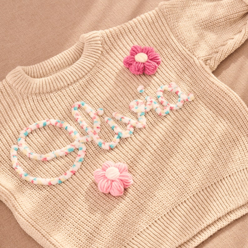 Pull fait main avec nom pour bébé, pull brodé pour tout-petit, pull rose pour bébé fille avec nom, cadeau d'anniversaire pour bébé fille garçon image 5