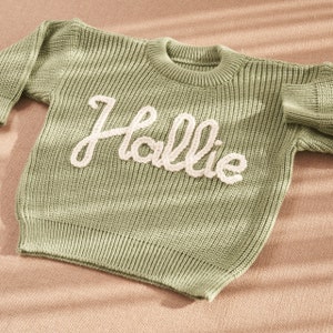 Gepersonaliseerde babynaam trui, geborduurd kindersweatshirt, gebreide trui peuter, aangepaste babytrui met naam, op maat gemaakte babycadeaus afbeelding 8