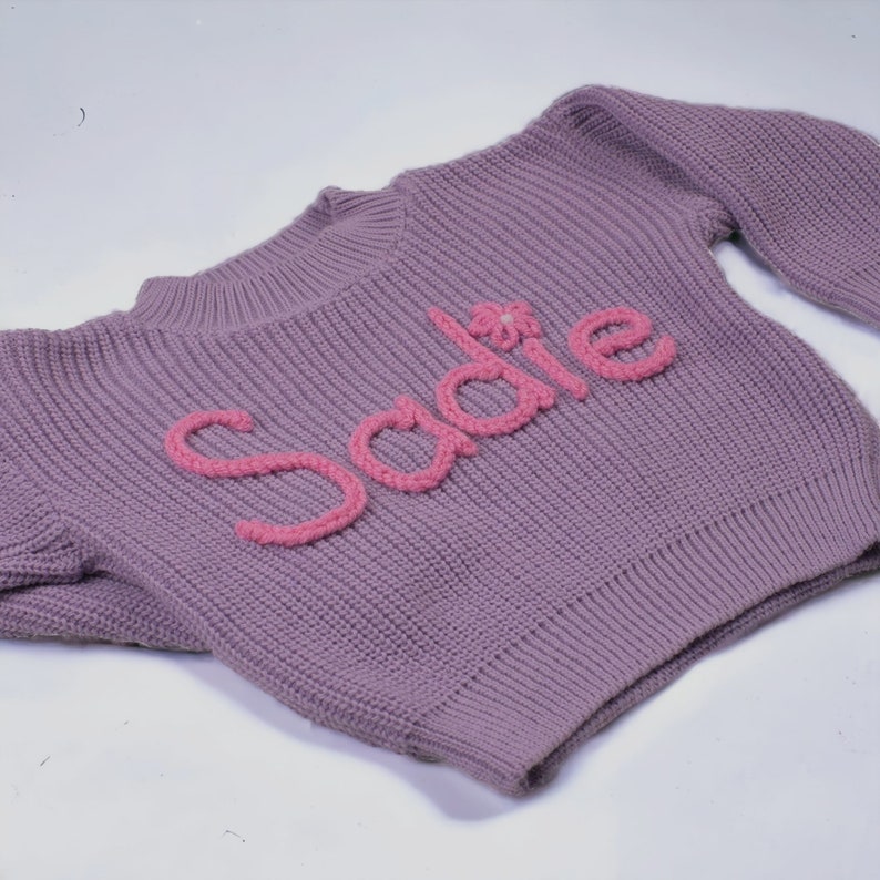 Pull personnalisé prénom de bébé, sweat brodé fait main pour nouveau-né, cadeau unique pour nouveau-né, idées cadeaux pour bébé image 3