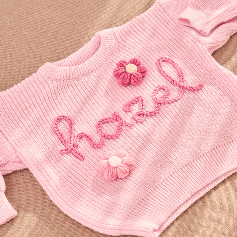 Pull fait main avec nom pour bébé, pull brodé pour tout-petit, pull rose pour bébé fille avec nom, cadeau d'anniversaire pour bébé fille garçon image 6