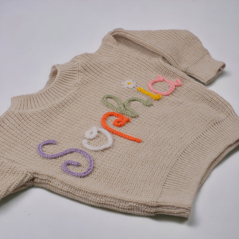 Pull personnalisé prénom de bébé, sweat brodé fait main pour nouveau-né, cadeau unique pour nouveau-né, idées cadeaux pour bébé image 4