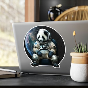 Pegatina Space Panda. Pegatina troquelada de vinilo Astronaut Panda