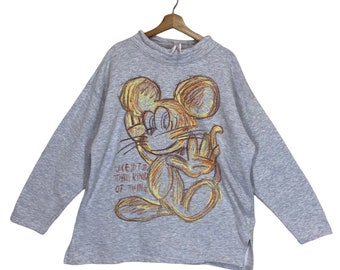 ¡RARO! Sudadera vintage de cuello redondo de Mickey Mouse de los 90. Suéter de Mickey Mouse. Sudadera de cuello redondo con estampado del logo grande de Mickey Mouse. Talla L.