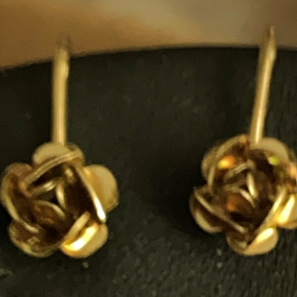 Vendome Floral Rose Gold Tone Screw back Earrings H--A Vendome mark 1950's