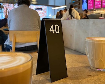 Soporte para números de mesa de restaurante - Letrero metálico personalizado con código QR de doble cara - Letrero minimalista moderno para mesa - Letreros reservados - Decoración de mesas para eventos