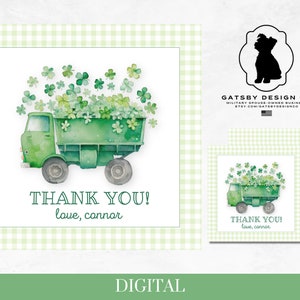 Op de afbeelding: Een digitale printbare bedankkaart met een groene kipper vol groene klavers. De kaart heeft een groene en witte ruitjesachtergrond en de tekst "THANK YOU! love, connor".