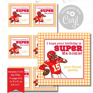 K&ouml;nnte beinhalten: Digitaler Download zum Ausdrucken von sechs 5 x 5 Zoll gro&szlig;en Geschenkanh&auml;ngern auf einem Blatt im Format 8,5 x 11 Zoll, mit einem Cartoon-Footballspieler und dem Text "Ich hoffe, dein Geburtstag ist SUPER Ma-homie!" und "dein Freund, gatsby".