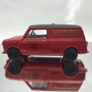 Austin Mini van - Royal Mail - 1/43 scale vintage model by Vanguards