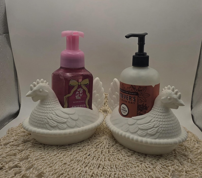 Gallina en el nido, HON, Jabonera, Gallina anidando, Núcleo de cabaña, Núcleo de abuela imagen 1