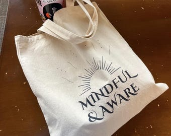 Mindful and Aware Tote Bag - Spirituelles Geschenk, Erinnerung an psychische Gesundheit, umweltfreundliche Tasche, Wellness Geschenk, Self-Care Accessoire