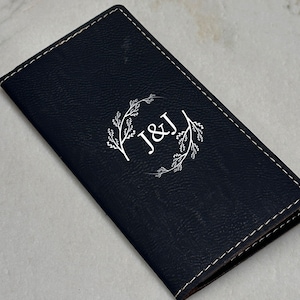 Funda para chequera con nombre grabado, funda para chequera de cuero vegano, billetera para chequera con nombre grabado, regalo de luna de miel, chequera personalizada