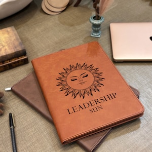 Portafolio de cuero Nombre personalizado Portafolio con cremallera Portafolio de diario de sueños personalizado Grabado espiritual mágico Bendición de meditación personalizada