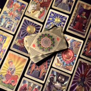 Premium Tarotkarten | Heißprägung Gold Folie | Wasserdicht | 78 Karten Deck | Wahrsagen Hellsehen | Rider Waite Stil | Geschenk Samt Tasche