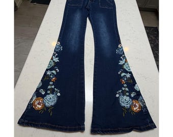 Bamboo Original Denim Floral bestickte Flare Jeans - Größe 5 Dark Wash Boho Style