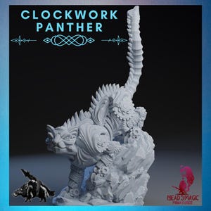 以下が含まれることがあります： 時計仕掛け風のディテールを持つ、灰色の3Dプリントされたパンサーのフィギュア。岩の台座の上に配置されています。フィギュアは長く、セグメント化された尾と複雑な歯車のようなデザインを持っています。「CLOCKWORK PANTHER」の文字が上部にあります。