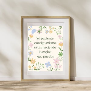 May include: A white background with a floral border and the text "Sé paciente contigo mismo. estás haciendo lo mejor que puedes" in green.