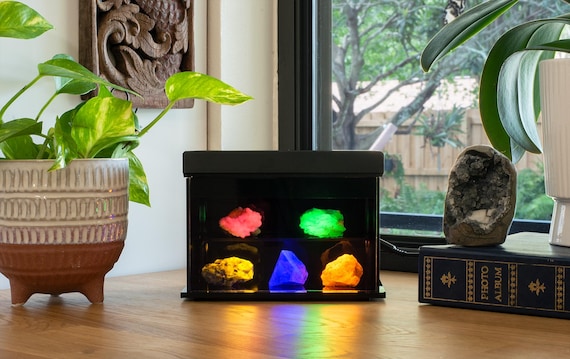 365nm UV GloBox® Mini Fluorescent Mineral Display | UV Mineral Display | Yooperlite Display | UV Reactive Display