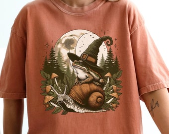 Mystic Witchy Frog and Moon T-Shirt, Vintage Halloween Shirt, Dark Cottagecore Aesthetic T-Shirt, Goblincore Tee, Fairycore, Comfort Colors