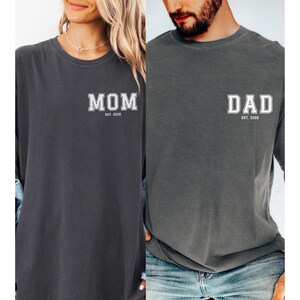 Custom Mom Dad Comfort Colors® T-shirt, Personalized Mama & Dad Pocket Shirt, Pregnancy Announcement Tee, Matching Parents Outfit Gifts