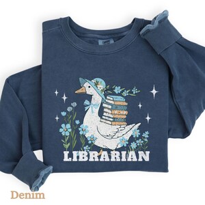 Librarian Teacher Comfort Colors Sweatshirt, Teacher Book Sweater,Book Lover Gift,Funny Bookworm Sweatshirt,Book Lover Gift, Bookish Present