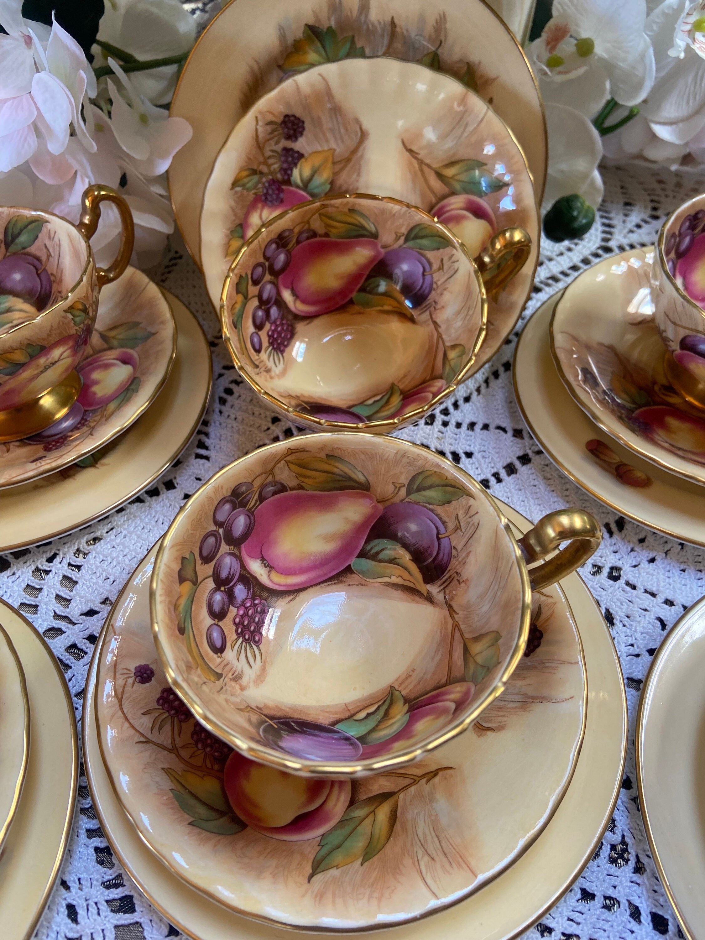 『今日からうー特価』　AYNSLEY 『Orchard Gold』　中皿　1枚 今日からうー特価』 AYNSLEY 『Orchard Gold』 中皿 1枚