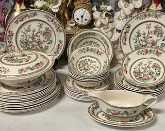 Een antiek dinerservies Indian Tree