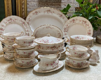 Royal Albert/Paragon dinner set
