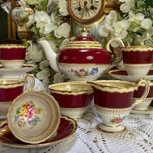 Ein antikes Crown Staffordshire Tee-Set