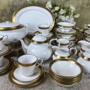 An Vintage Cawerswall England Fine  China Porcelain “Castle of me” dinner set