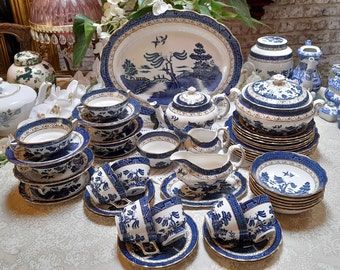 Royal Doulton Booths &quot;The Majestic collection Real Blue Willow&quot; dinner set