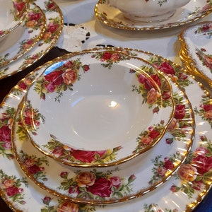 Royal Albert Old Country Roses dinner set