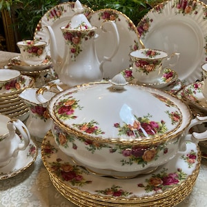Royal Albert Old Country Roses diner set
