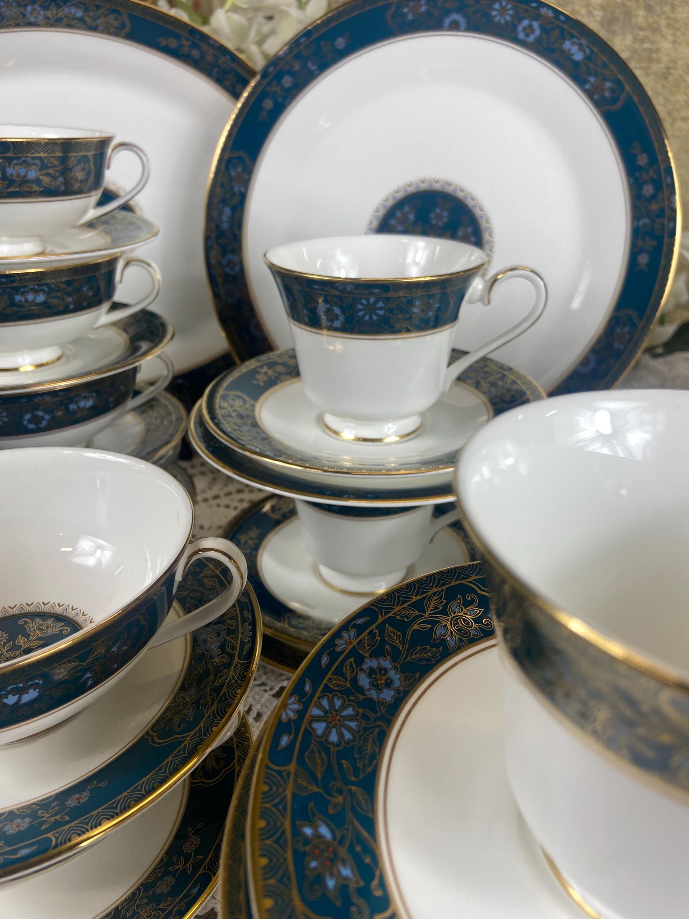 Royal Doulton Carlyle Dinner Set - Etsy Canada