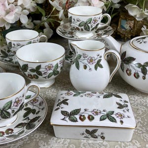 Vintage Wedgwood Strawberry Hill pattern tea set