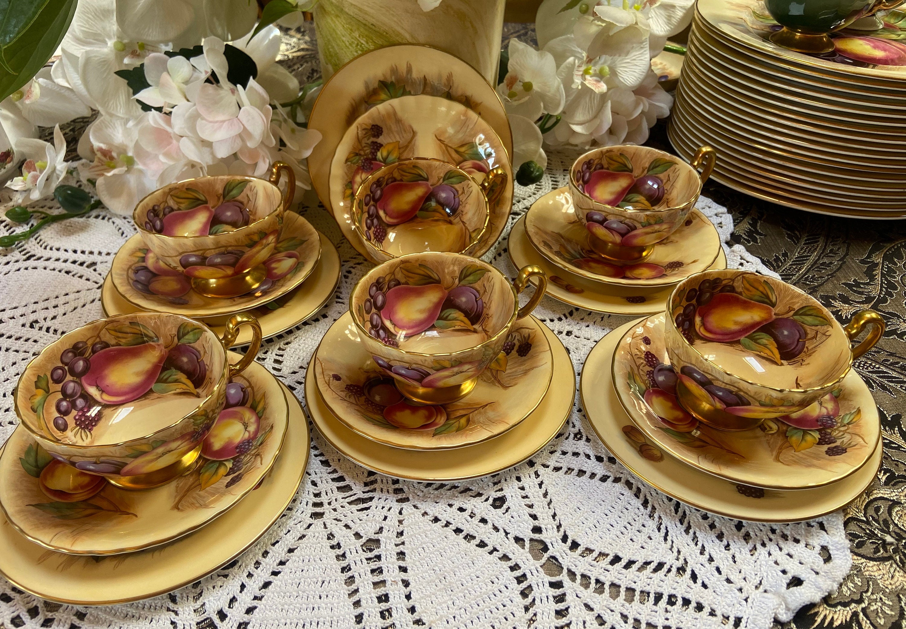 『今日からうー特価』　AYNSLEY 『Orchard Gold』　中皿　1枚 今日からうー特価』 AYNSLEY 『Orchard Gold』 中皿 1枚