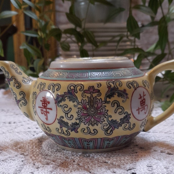 Chinese Porcelain tea pot