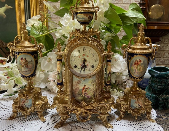 Reloj de sobremesa vintage con candelabros. Etsy Espana