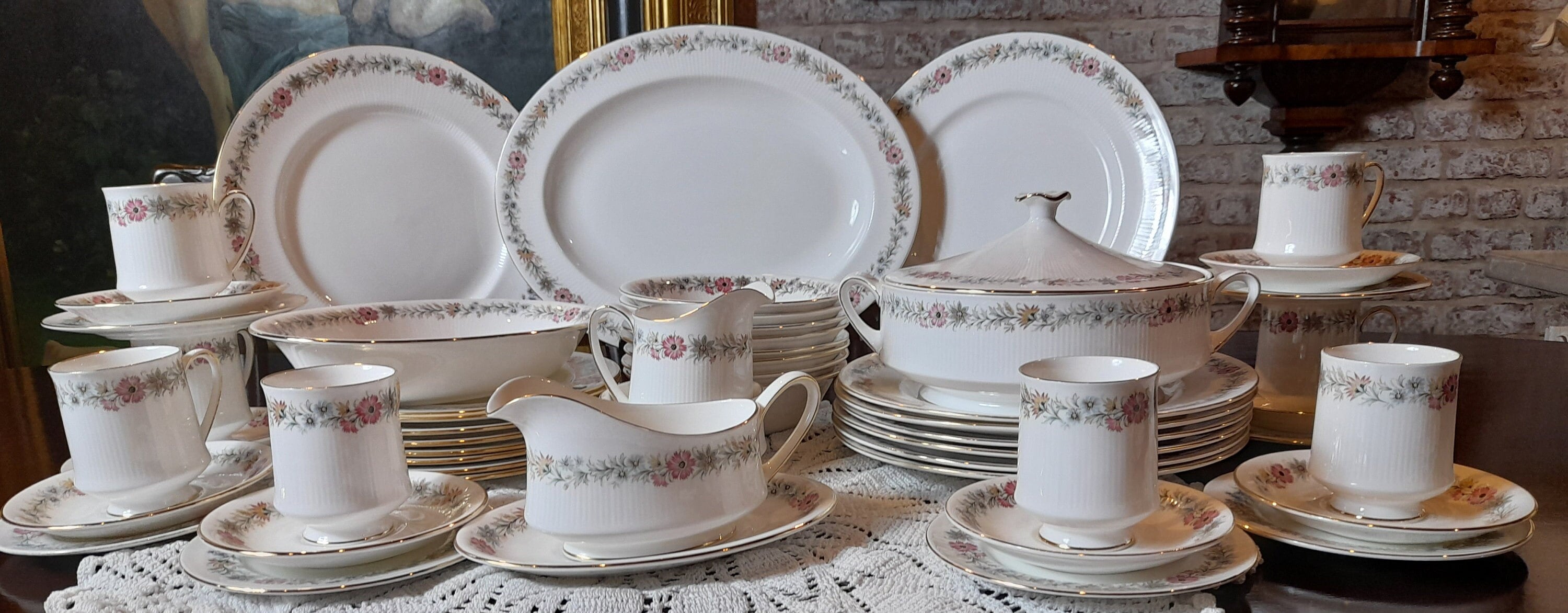 Paragon China Paragon Belinda Tea Set Paragon Belinda China